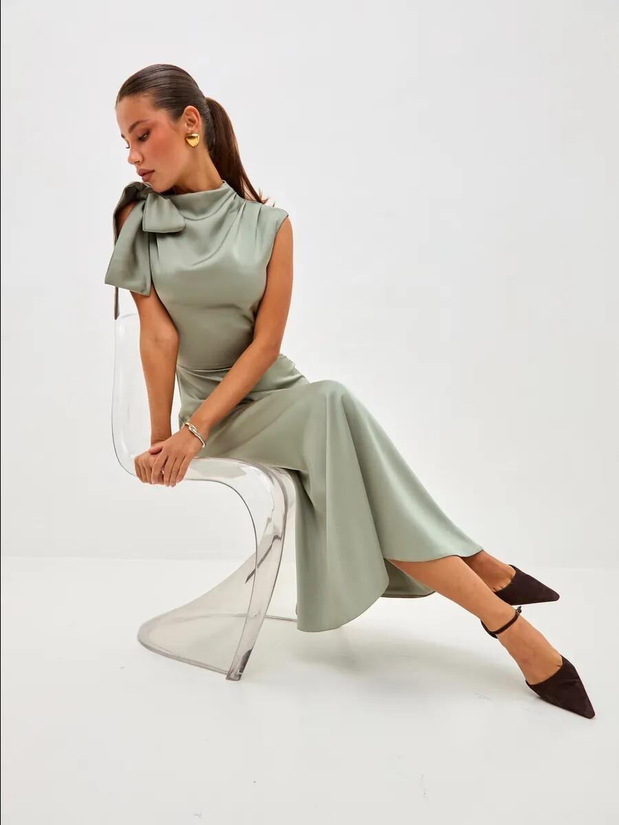 Elegant Green Silk Dress With Bow Detail For Elegant Green Silk Dress With Bow Detail For
